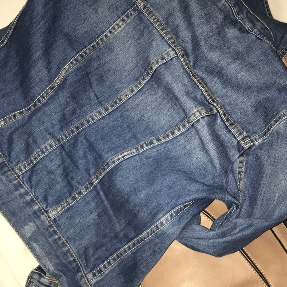 SALE 💕 Jean Jacket - Picture 4 of 5